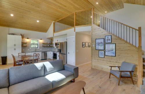 Lakeside Cabin Retreat with Private Hot Tub! - Foto 8