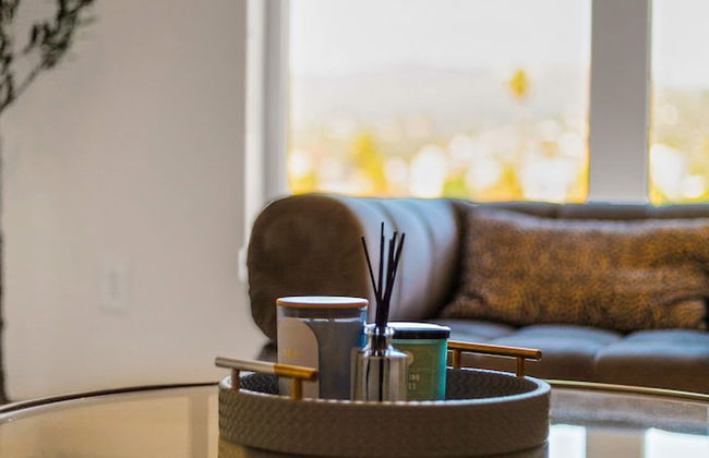 Luxury 3BR Hollywood Sign View by Oneluxstay - Photo 10