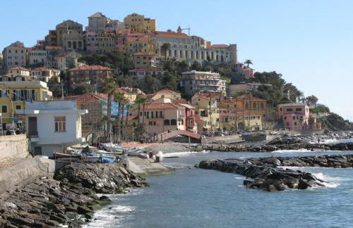 Ligurisches Rustico, umgeben von Olivenhainen am Dorfrand - Foto 34