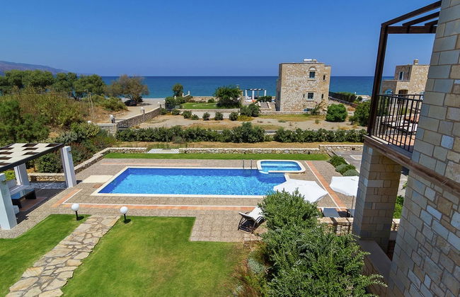 Villa in Kamisiana With Private Pool & Beach - Photo 18