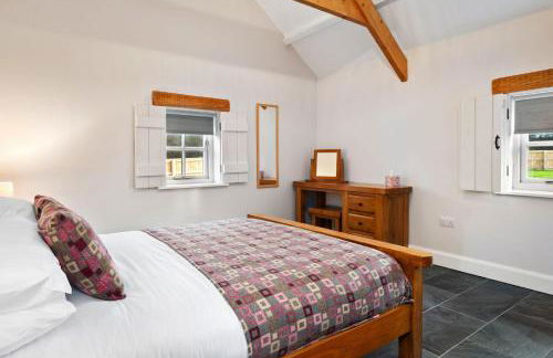 Beudy Howel - beautiful barn conversion with fire pit, close to beaches - Photo 18