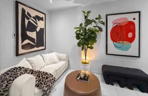 Superb 4-bedroom apartment 1 block from Central Park in vibrant New York City - Photo 1