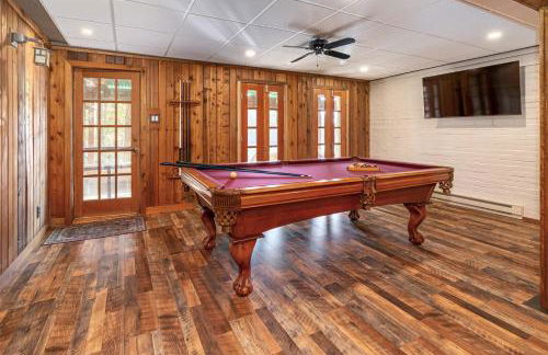 Luxury Lake House w Dock & Game Room - Photo 36