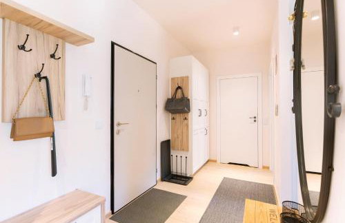 Elegant apartment with private garden, AC and garage, near airport - Photo 14