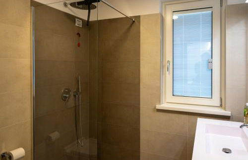 Italian Vacation Homes - Lakeview Heaven Retreat - Photo 26