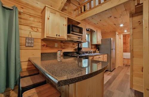 River Cabin Hot Tub & Swim Spa Near Downtown - Foto 2