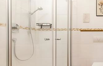 Komfortables Doppelzimmer in Kehl Goldscheuer - 1A Guesthouse - Foto 10