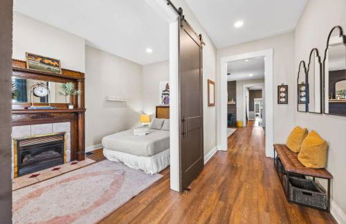 3BR Cozy Family Home with HotTub & Spacious Backyard - Foto 29