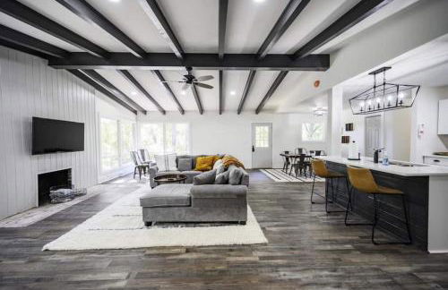Gorgeous Renovated Home With Large & Private Lot - Foto 1