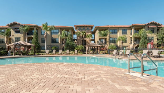 10 miles to Disney World, 2 pools, fitness room, WiFi, balcony, washer, dryer, kitchen - Photo 2, Image principale