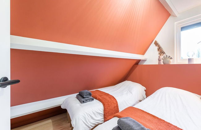 Stylish Holiday Home With Private Garden - Photo 5