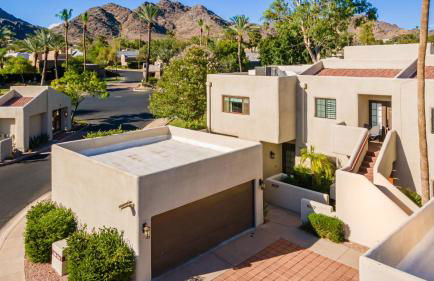 Resort Style Living In Phoenix's Most Exclusive Gated Community! - Foto 22