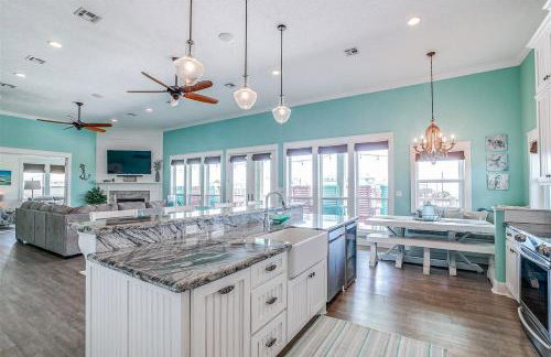 Escape Gulf Views Tiki Bar Sleeps 14 - Foto 10