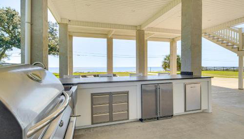Walk to Beach Oceanfront Home with Outdoor Kitchen - Foto 2