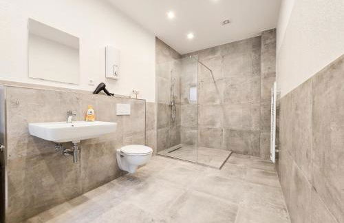 Tolstov Apartments - City Center Apartment with 5 Rooms - 10 Min Messe DUS - Foto 11