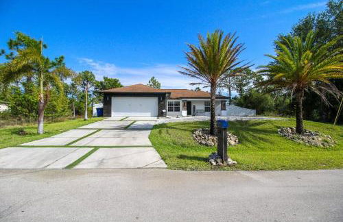 Chic 3 BR Private Pool Home in Lehigh Acres - Foto 35