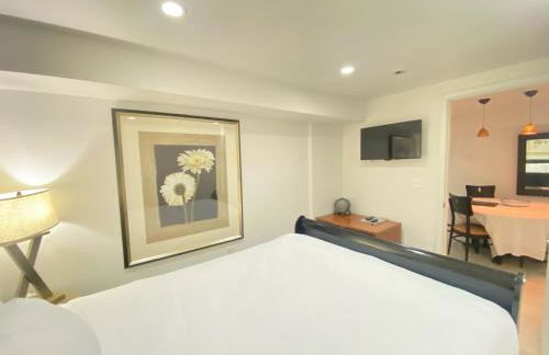 COMFY Basement Home 2 Bdrm1Den 3Queen Beds - Foto 22