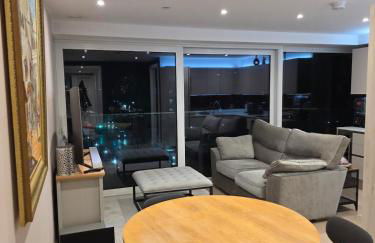 enjoy the elegance of staying in the art deco home - Photo 1