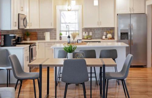 Fall Festivities - 4BR Home by IU Stadium Bloomington Bliss - Foto 27