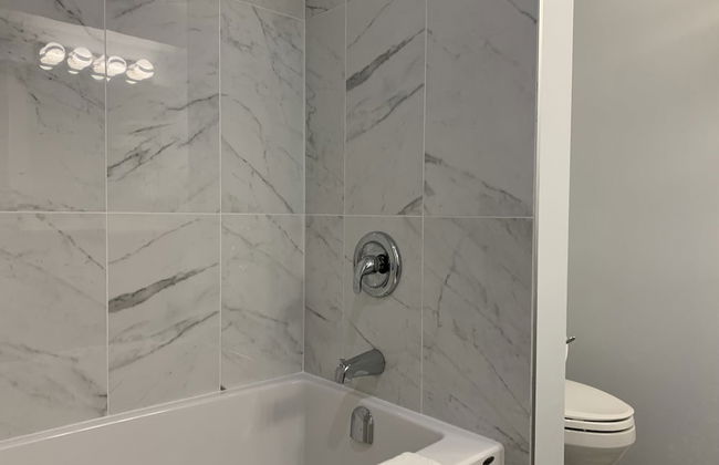 A Lovely Studio with Full Kitchen & AC - Photo 10