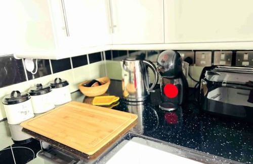 City Mill - Next to Town Centre Shopping and Restaurants - Free Parking - Foto 10