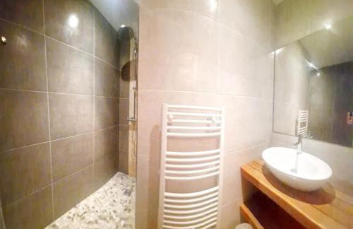 Cottage in Plougasnou Near Stunning Beaches - Photo 28