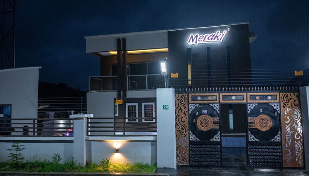 Fachada do alojamento (tarde/noite)