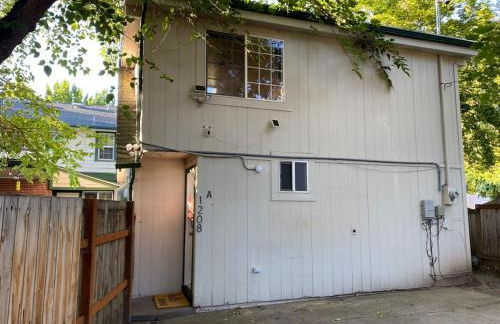 Near Downtown- Kitchen-washerdryer-parking - Foto 41