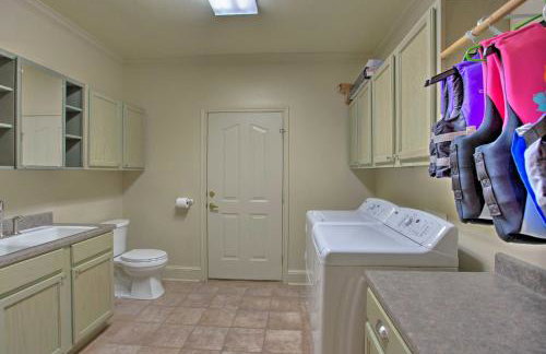 Spacious Stallion Lake Ranch Home with Patio - Foto 25