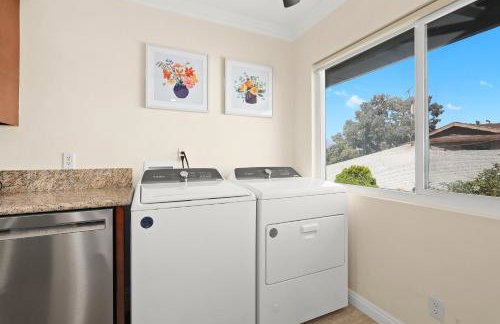 Sunny & Cheerful Near I-10 ~ Queen Beds ~ Parking - Foto 41