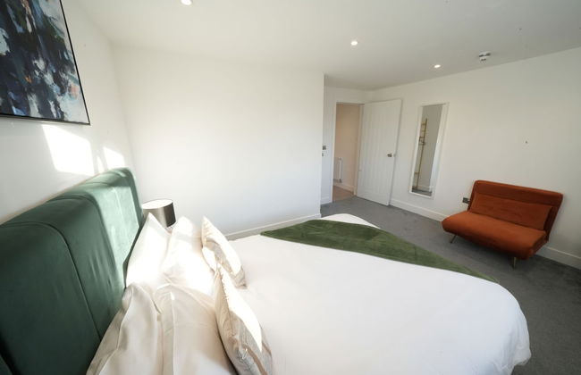 Heathrow Charge and Go - Photo 24