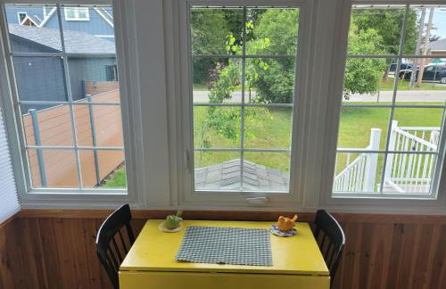 The Lily Pad on Benzie Blvd - Super Cute! - Foto 42