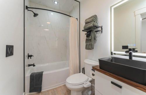 Artisan Oasis-hot Tub Fire Pit 8bd Whole House - Photo 46