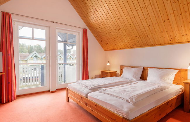 Cozy Holiday Home with Wood Burning Stove near Water - Foto 2