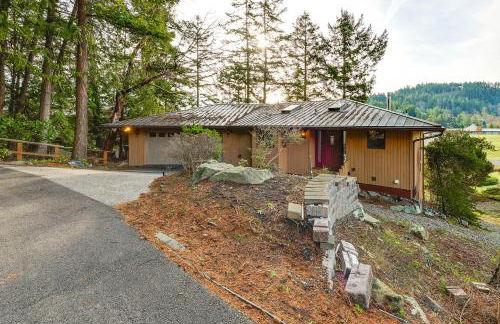 Serene La Conner Retreat with Fireplace and Deck! - Foto 33