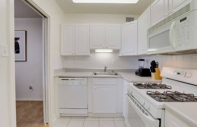 Airport Proximity- Apt in Crystal City - Photo 11