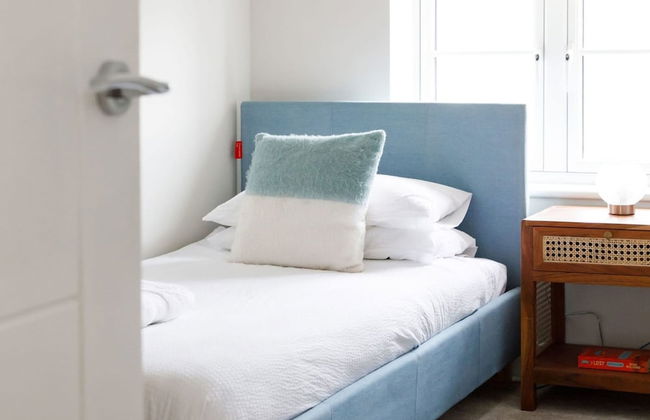 Mariners Stylish Beachside Getaway With Sea Views - Photo 31