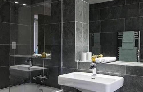 Stay Lambing Live - Photo 18