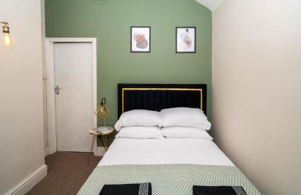 Large Contractor Dig with Pool Table - Foto 13