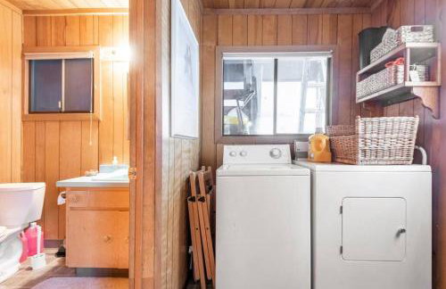 Quaint Cabin in Serene Lakes - Close to Skiing! - Foto 7