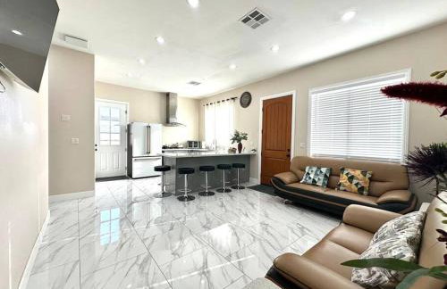 New Renovated House in Little Saigon - Foto 1