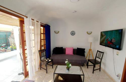 Bungalow with Sunny Private Terrace - Secure Bike or Board Storage - Foto 7