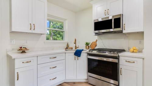 Central Lafayette location w/King Bed & Coffee Bar - Foto 3, stove, pet friendly