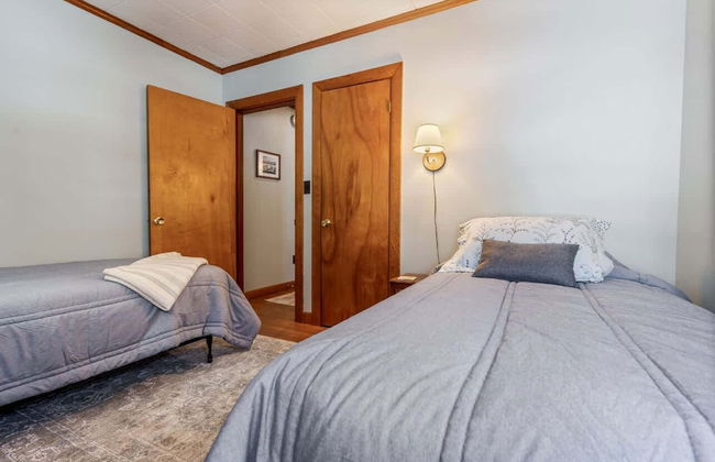 Bayview Beach Cottage For 4! - Photo 9