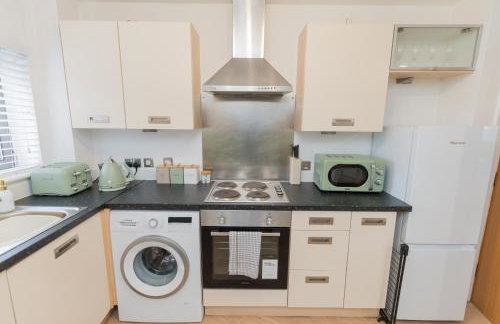 Stylish 2-Bed Apartment, City Centre Gem, 1 min walk to Train Station, Free parking - Foto 4