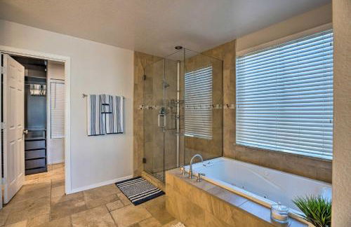 3 Mi to Westgate Desert Home with Hot Tub in Peoria - Foto 14