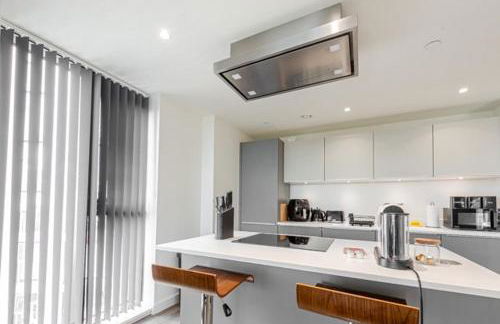 Stylish Skyline Apartment - 2 Bed, 2 Bath, Gym, Concierge in City Centre - Foto 10