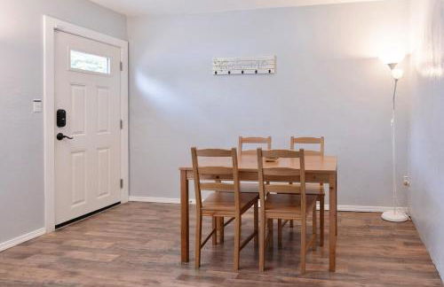 Entire house Pet Friendly w gated backyard Boeing - Foto 46