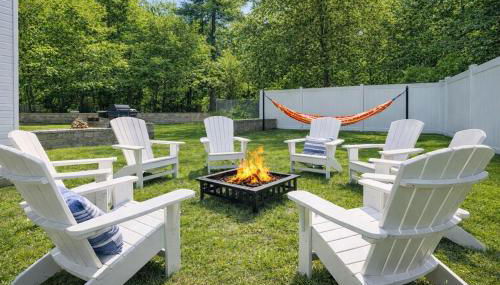 Luxury Villa with Hot Tub, Two Fire Pits, King Bed Suite, Game Room & Fenced Yard - Foto 3