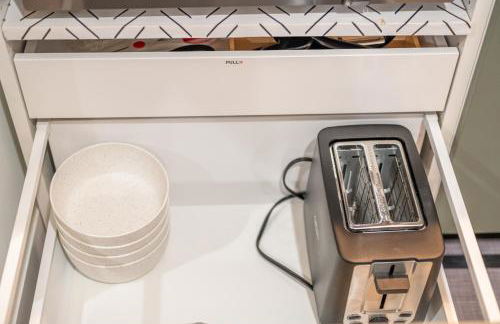 Couples Retreat with Hot Tub, Beach Cruisers, Spa Bath - Foto 19